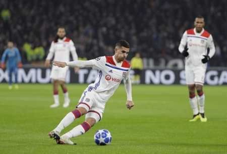 尔瓦身披红 尔瓦身披红